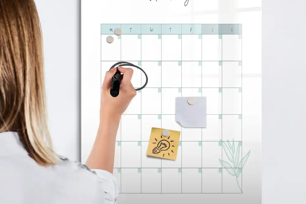 Tablă magnetică pentru birou cu organizator lunar