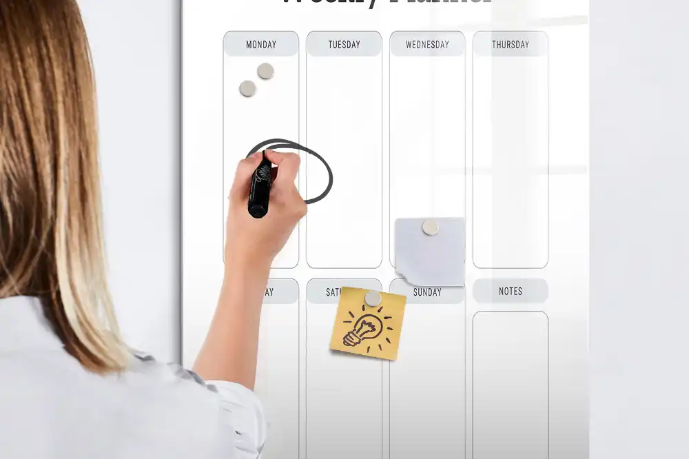 Tablă magnetică de birou cu organizator săptămânal
