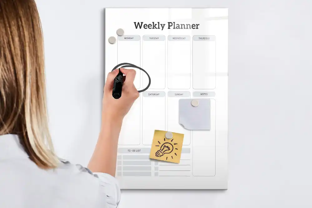 Tablă magnetică de birou cu organizator săptămânal