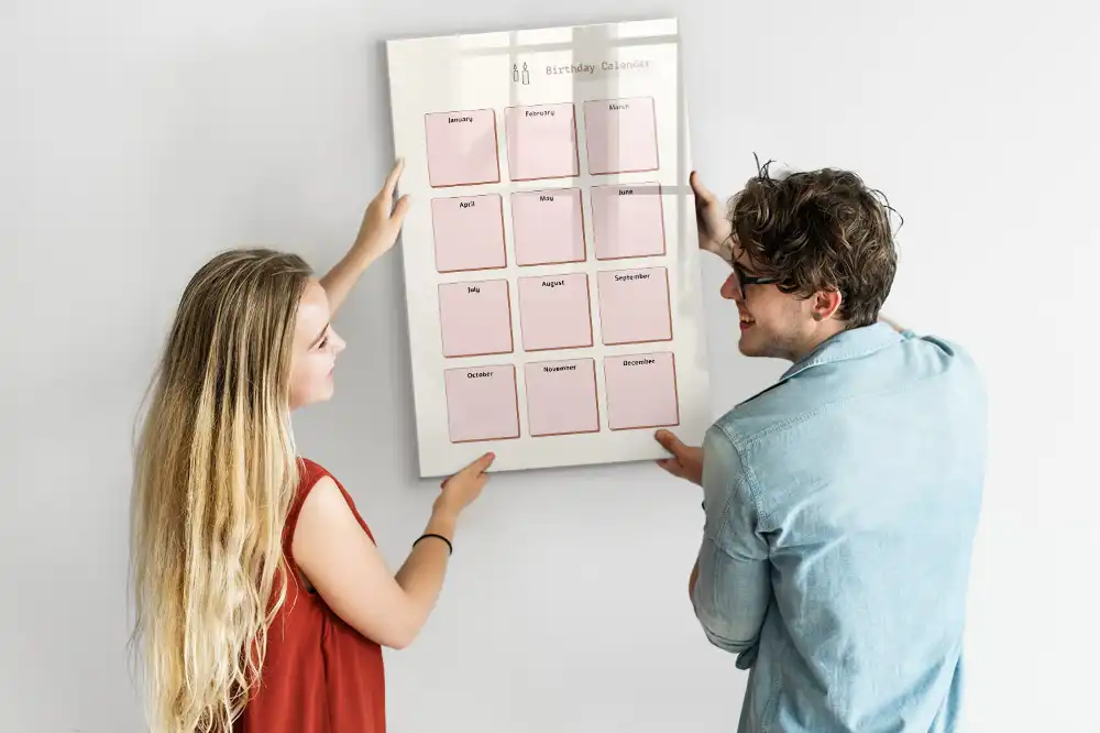 Tablă magnetică de birou pentru calendarul de aniversări