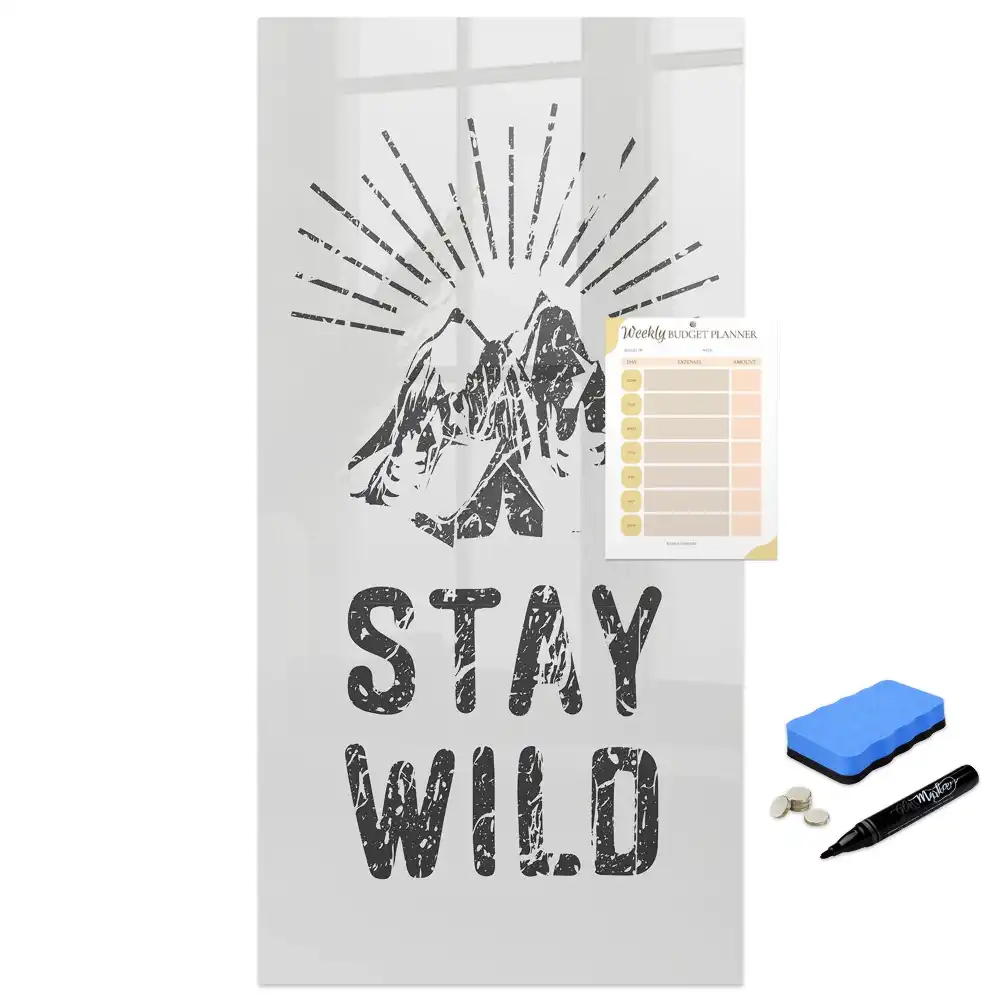 Tablă magnetică de scris cu design montan Stay Wild