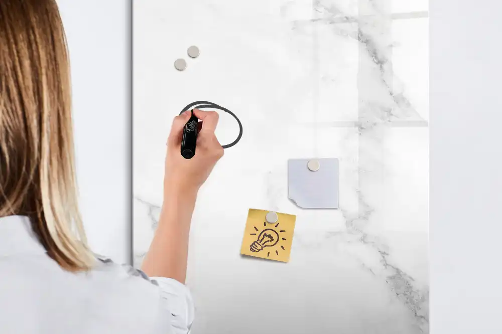 Tablă magnetică pentru birou cu aspect de marmură clasică