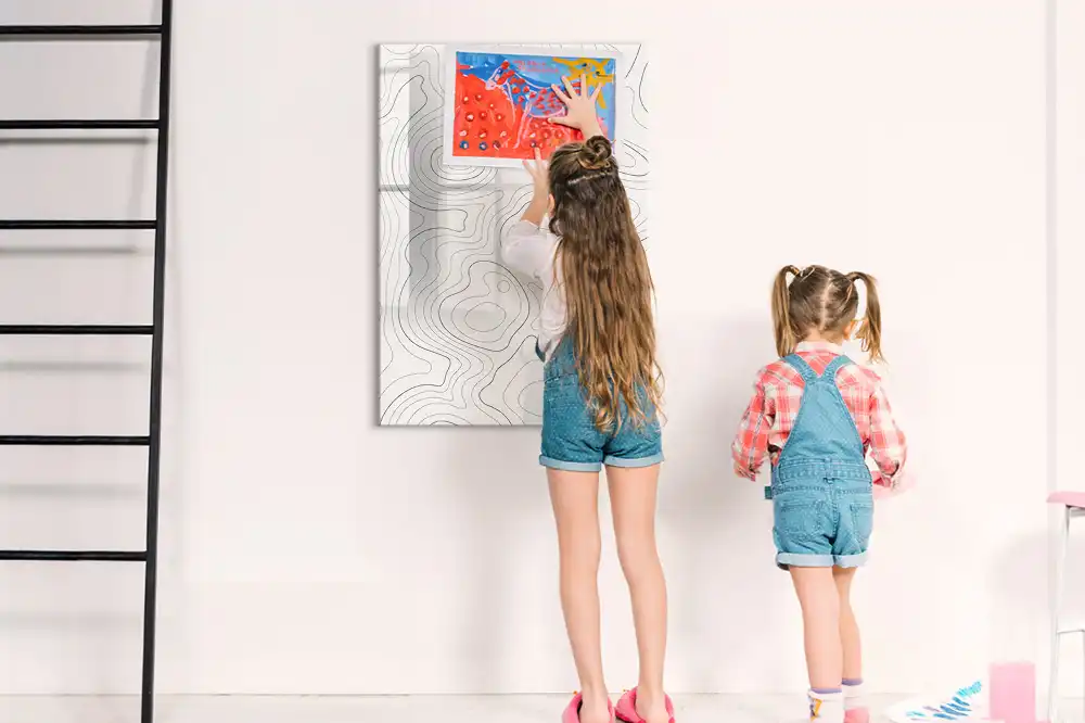 Tablă magnetică cu linii abstracte pentru scris