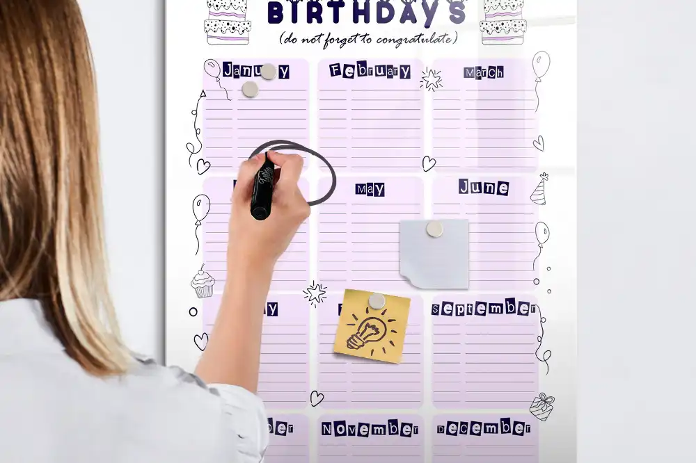 Tablă magnetică de birou pentru calendarul zilelor de naștere