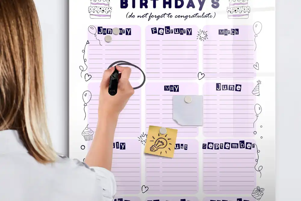Tablă magnetică de birou pentru calendarul zilelor de naștere