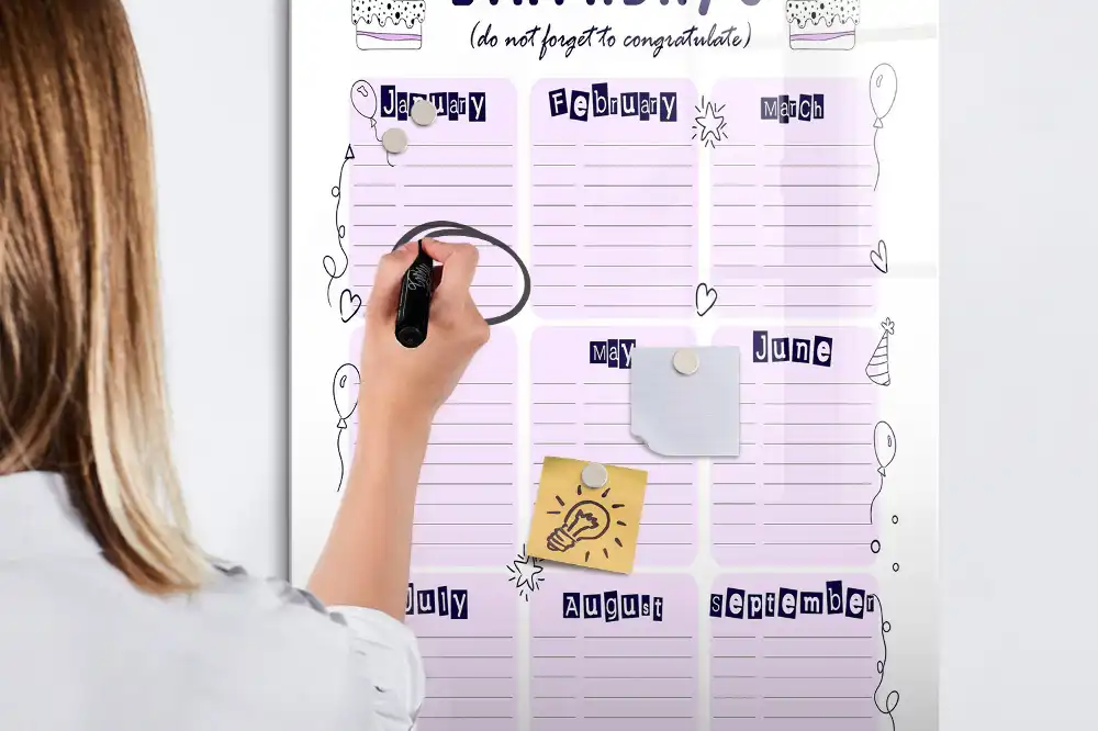 Tablă magnetică de birou pentru calendarul zilelor de naștere