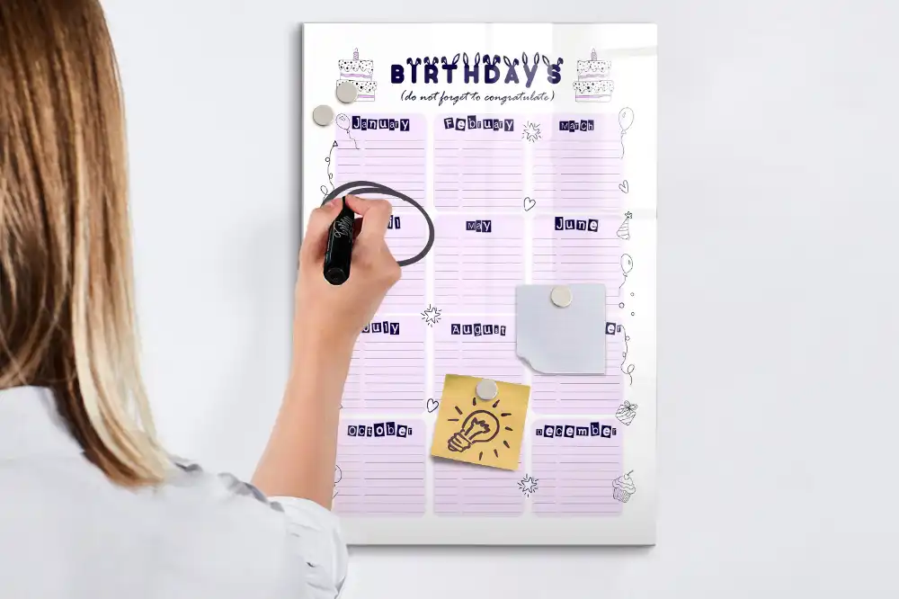 Tablă magnetică de birou pentru calendarul zilelor de naștere