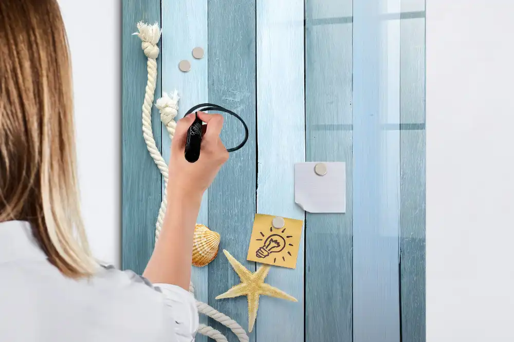 Tablă magnetică de birou cu design cu detalii marine pe scânduri