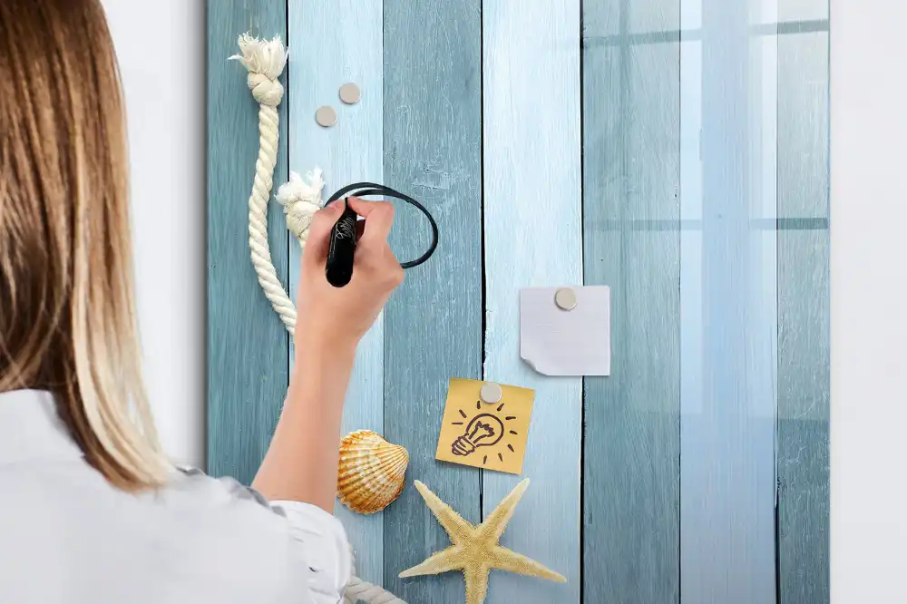 Tablă magnetică de birou cu design cu detalii marine pe scânduri