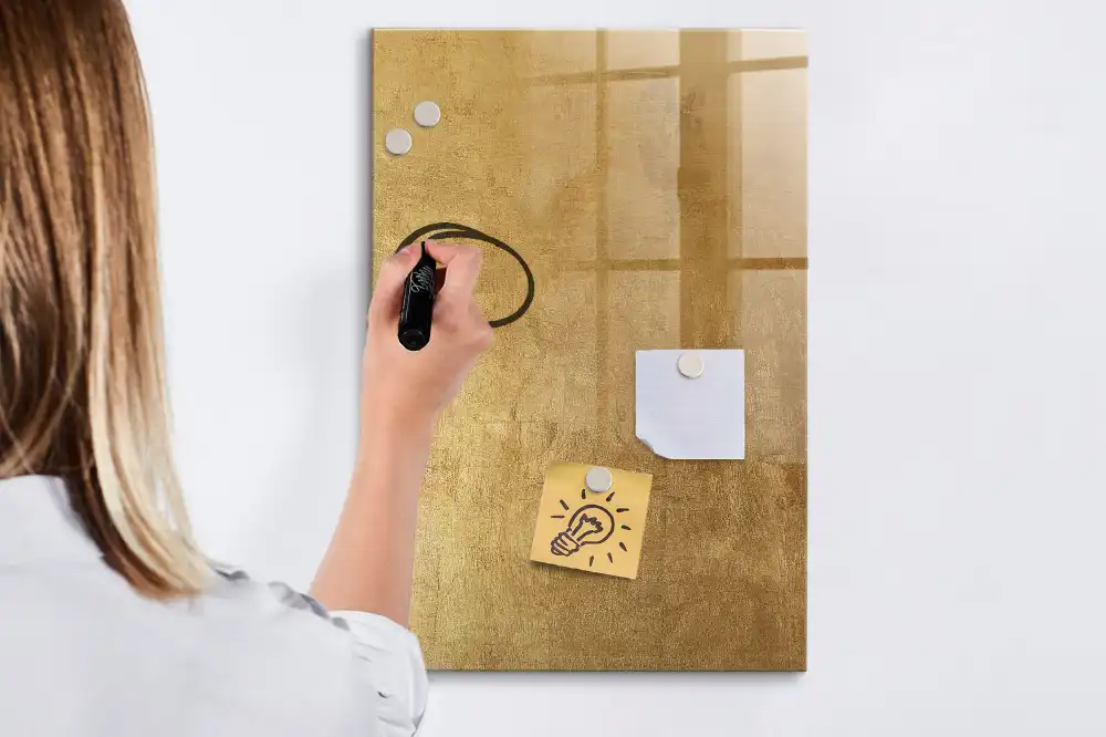 Tablă magnetică de perete cu finisaj din țesătură decorativă