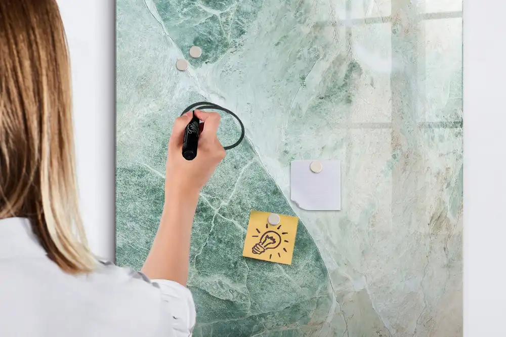 Tablă magnetică de perete cu aspect de piatră decorativă