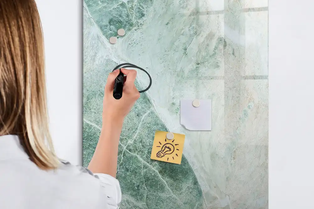 Tablă magnetică de perete cu aspect de piatră decorativă