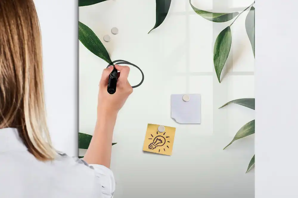 Tablă magnetică de scris cu design de coroniță din frunze verzi