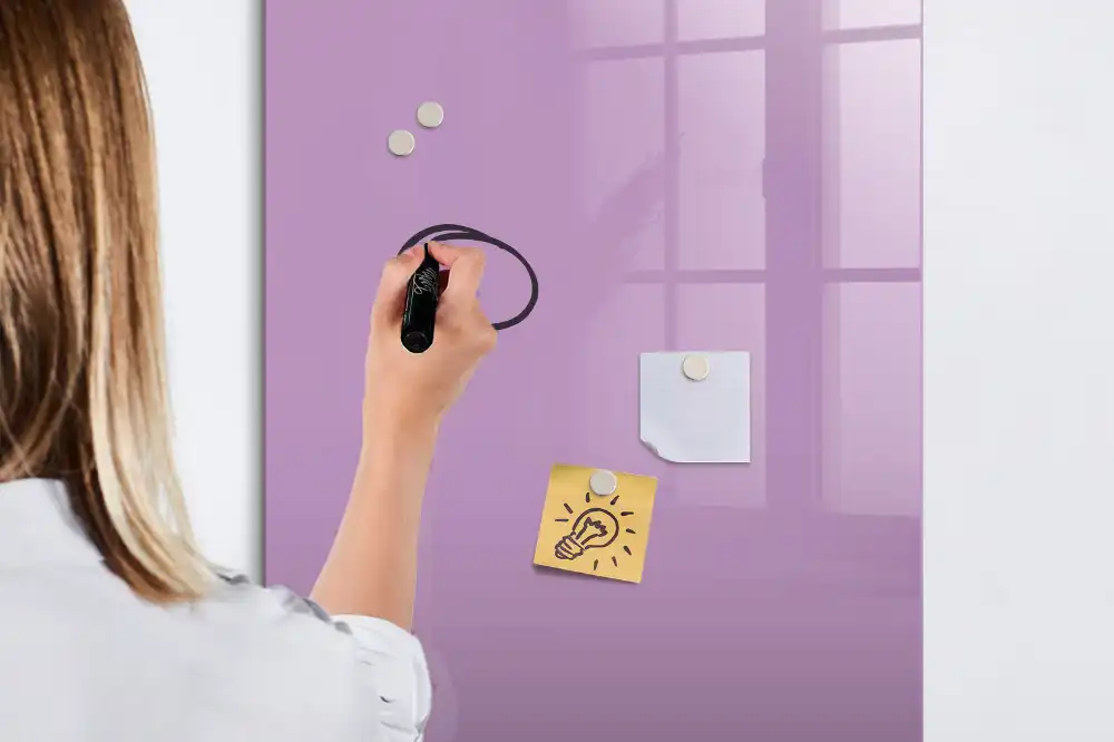 Tablă magnetică pentru birou de culoare liliachie