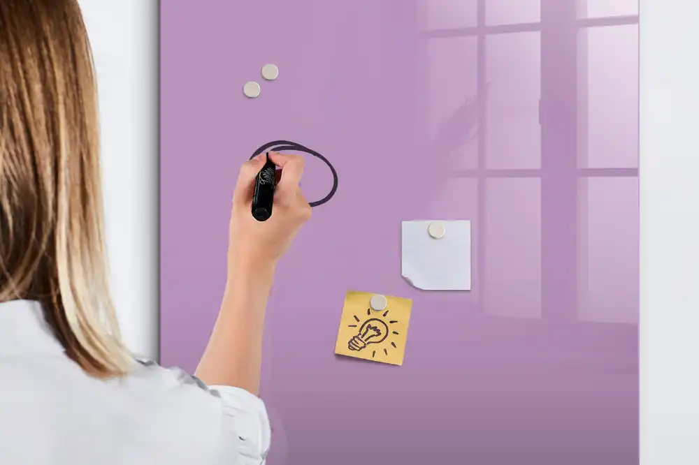Tablă magnetică pentru birou de culoare liliachie