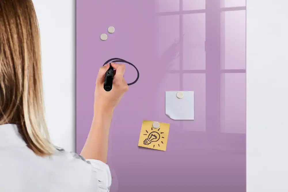 Tablă magnetică pentru birou de culoare liliachie