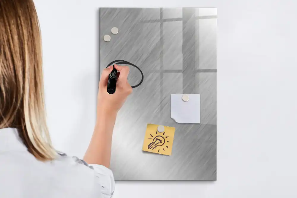 Tablă magnetică de scris cu finisaj metalic strălucitor