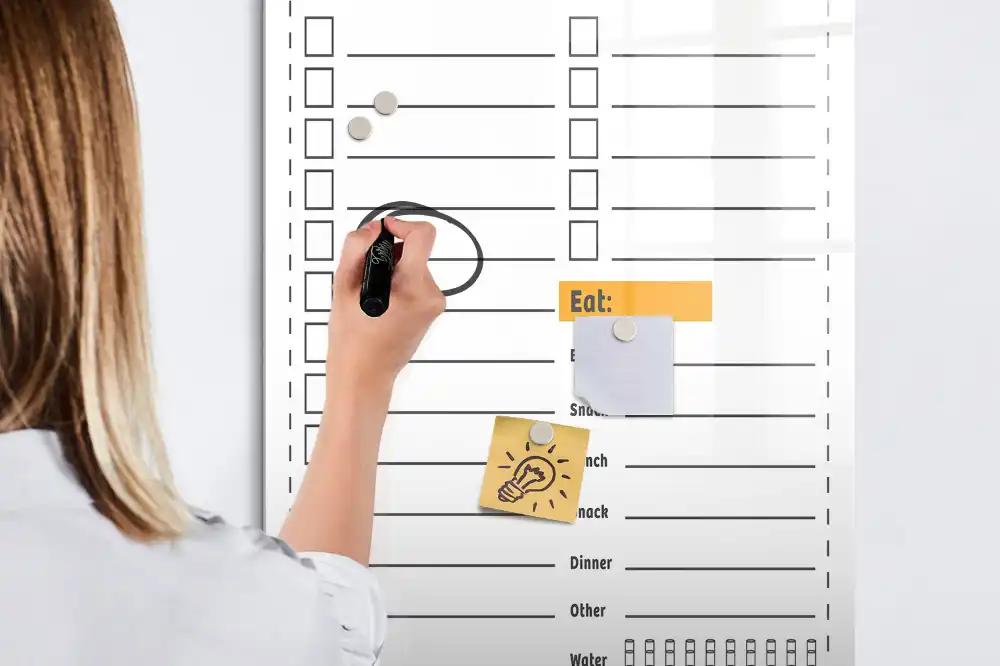 Tablă magnetică pentru organizarea sarcinilor de birou