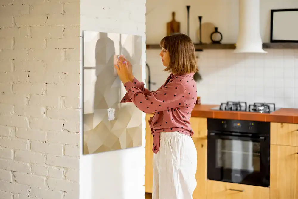 Tablă magnetică pentru birou cu model cu piramide geometrice
