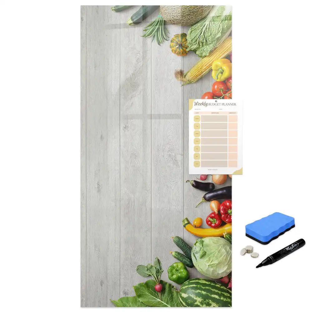 Tablă magnetică pentru scris configurată cu motive de legume pe suport din lemn