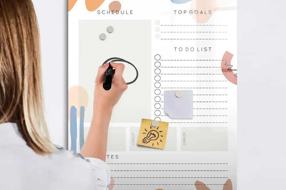 Tablă magnetică pentru organizator zilnic