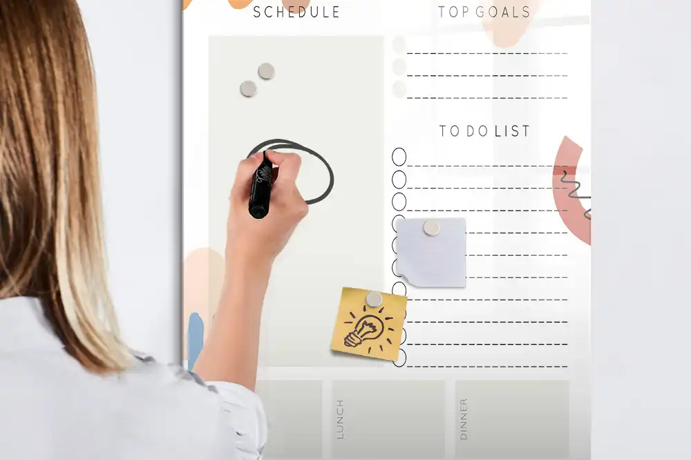 Tablă magnetică pentru organizator zilnic