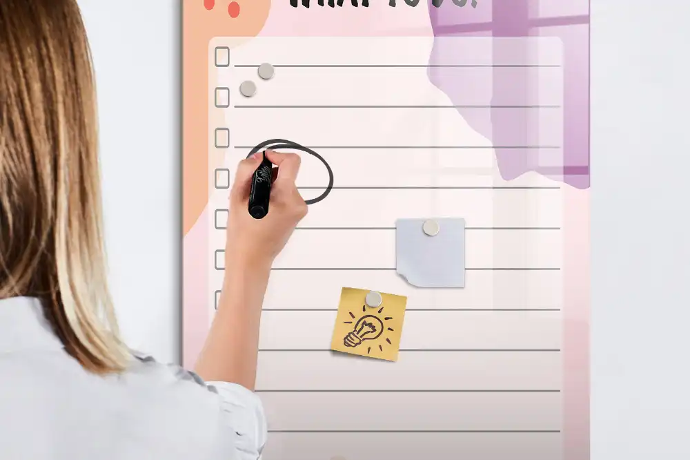 Tablă magnetică pentru planificare săptămânală de birou