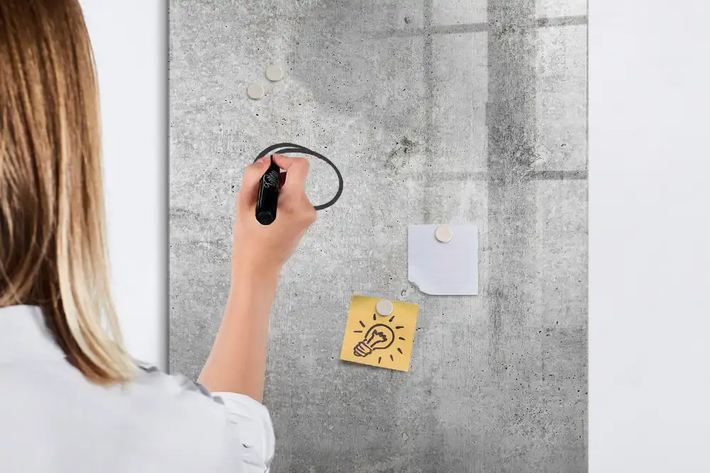 Tablă magnetică de scris cu design din beton deschis