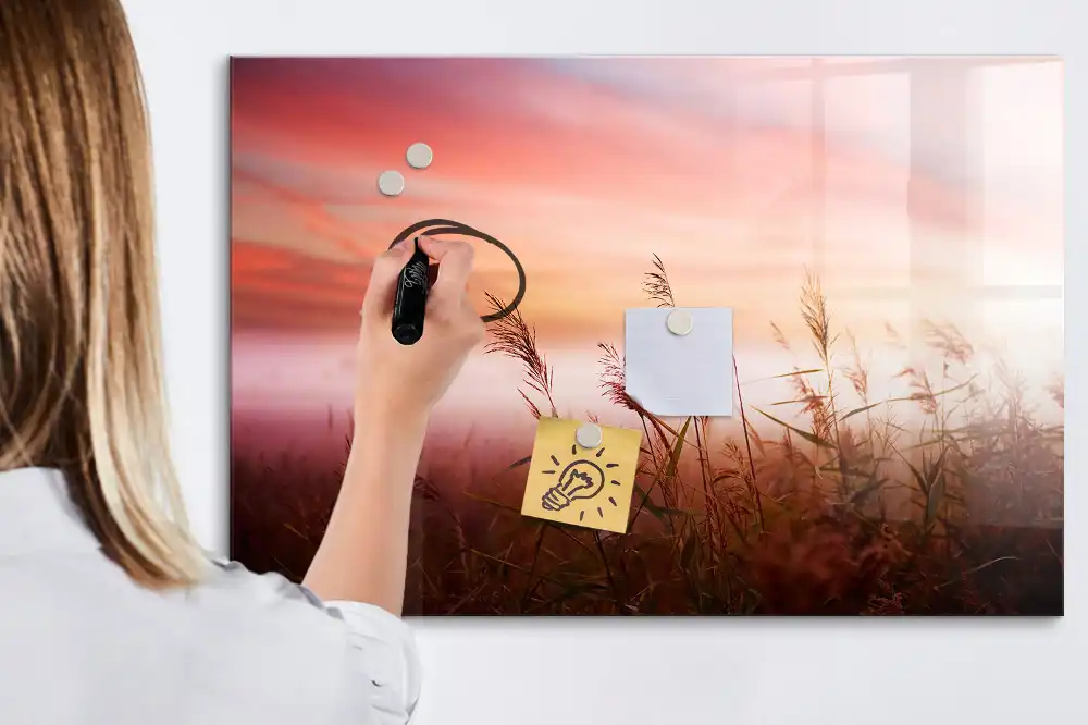Tablă magnetică cu marker motiv peisaj de dimineață cu ceață în pădure