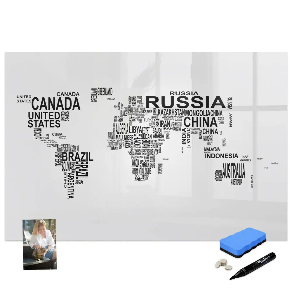Tablă magnetică cu marker și continente formate din litere