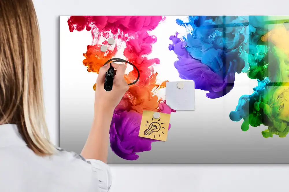 Tablă magnetică de scris multicoloră cu design curcubeu