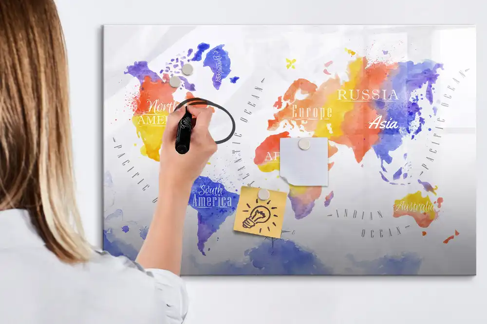 Tablă magnetică cu hartă artistică a lumii și marker