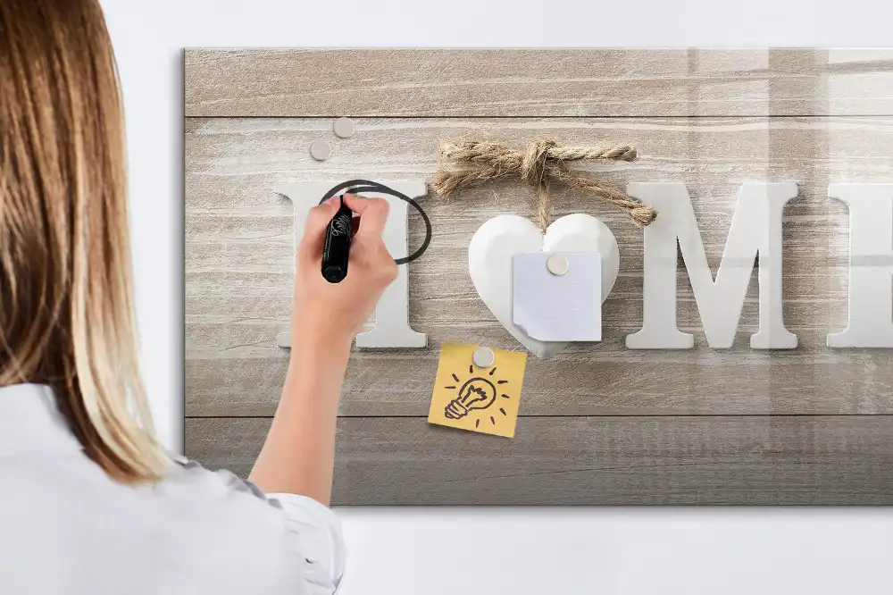 Tablă magnetică pentru magneți inscripție Căminul Familial