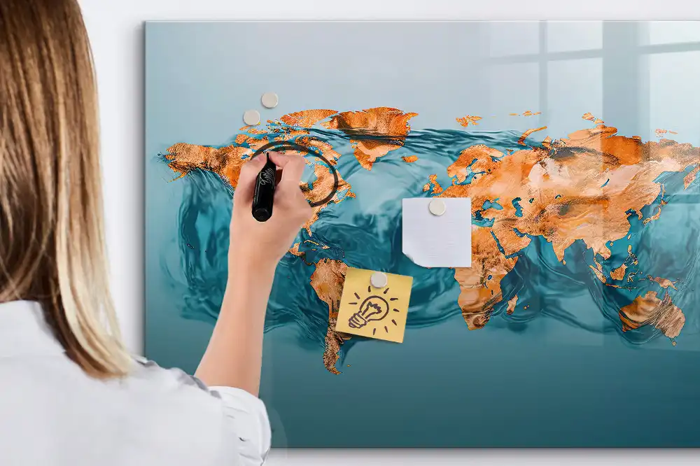 Tablă magnetică cu marker reprezentând harta artistică a continentelor