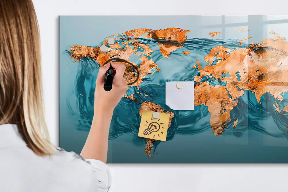 Tablă magnetică cu marker reprezentând harta artistică a continentelor