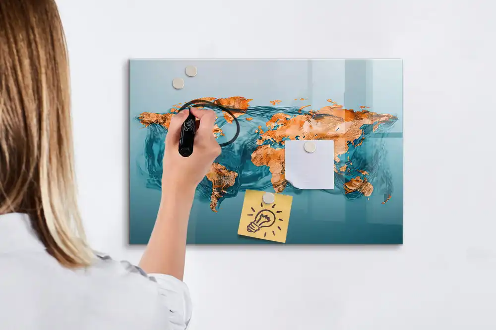 Tablă magnetică cu marker reprezentând harta artistică a continentelor
