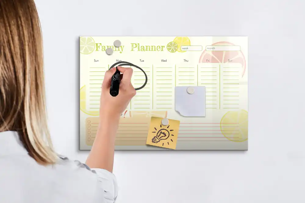 Tablă magnetică de planificare pentru întreaga familie