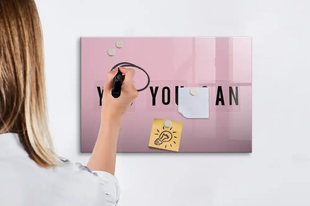 Tablă magnetică cu marker și mesaj motivațional O să te descurci cu toate