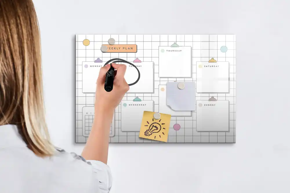 Tablă magnetică pentru planificarea săptămânală a activităților