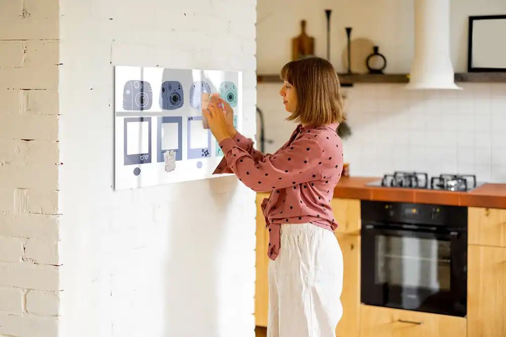 Tablă magnetică pentru magneți cu design în stil polaroid