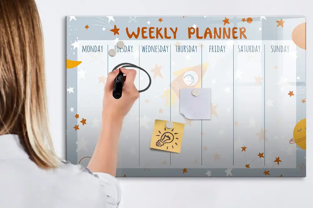 Tablă magnetică pentru planificarea sarcinilor săptămânale