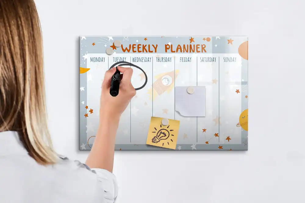 Tablă magnetică pentru planificarea sarcinilor săptămânale