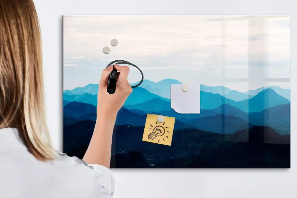 Tablă magnetică cu design de vedere montană în acuarelă