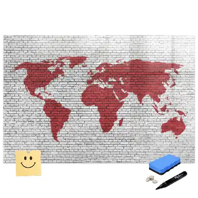 Tablă cu marker cu design de contur al continentelor pe fundal de cărămidă