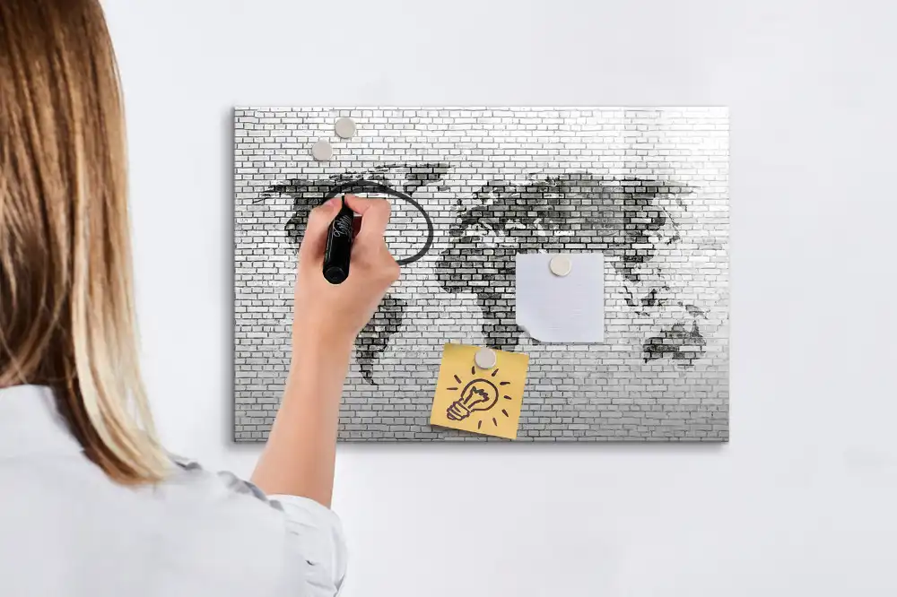 Tablă magnetică cu model de perete din cărămidă