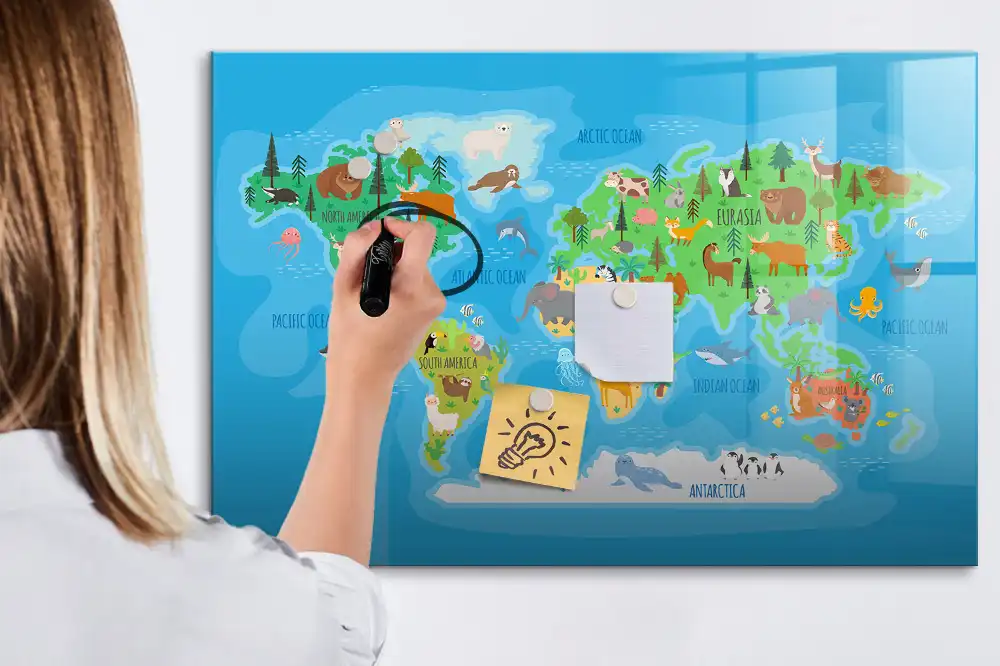 Tablă magnetică cu hartă și desene animate pentru copii