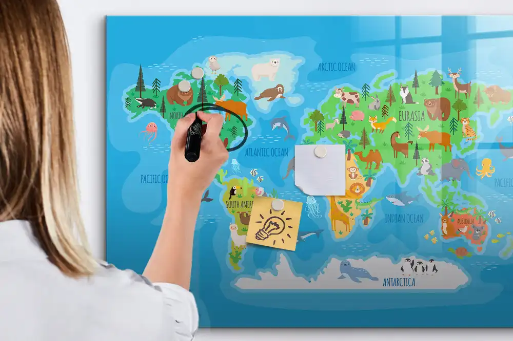 Tablă magnetică cu hartă și desene animate pentru copii