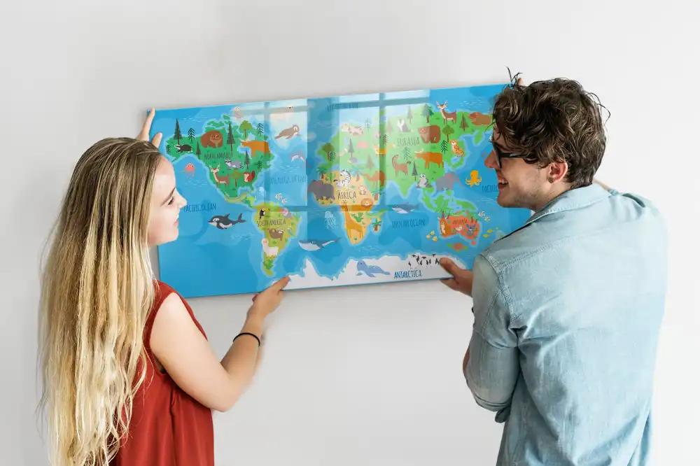Tablă magnetică cu hartă și desene animate pentru copii