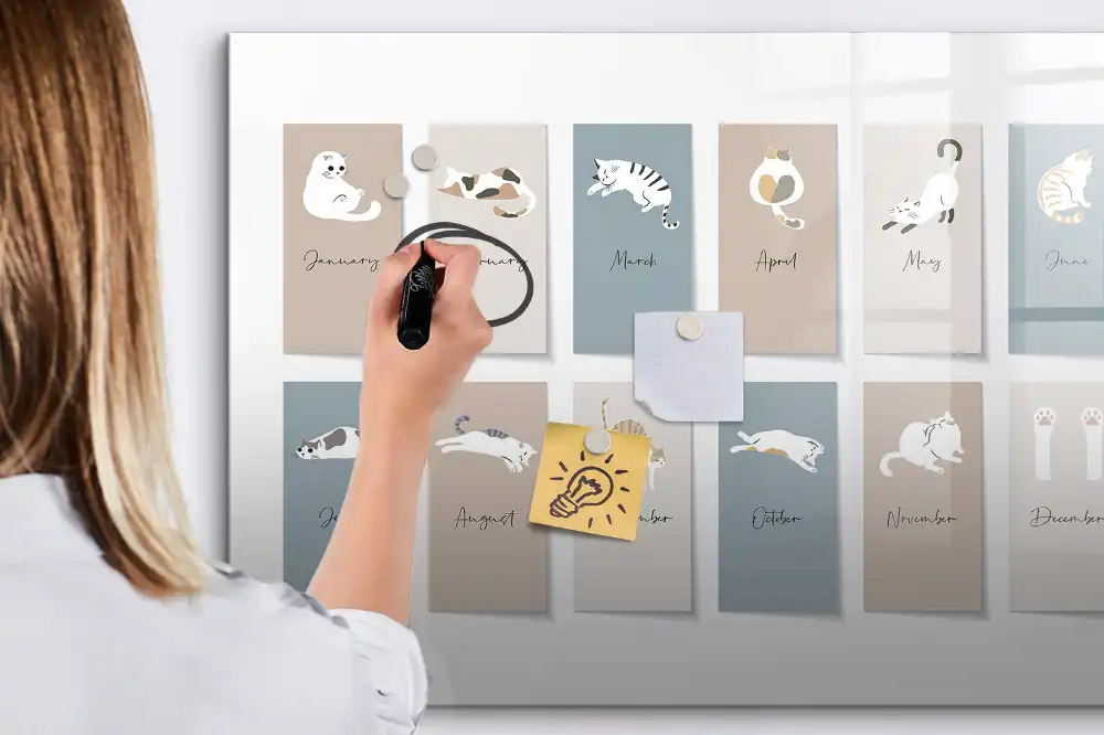Tablă magnetică pentru calendar cu model cu pisici