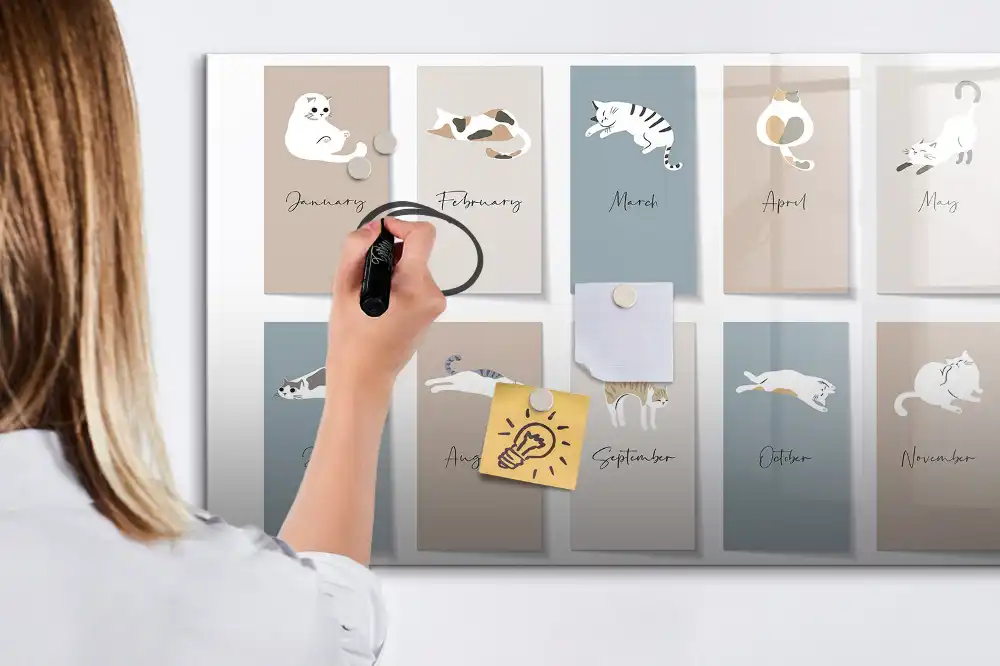 Tablă magnetică pentru calendar cu model cu pisici